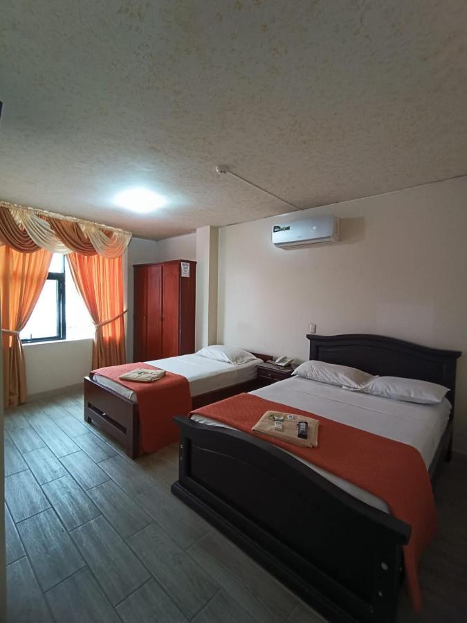 Hotel Quezada Hermanos Santo Domingo de los Colorados Eksteriør billede