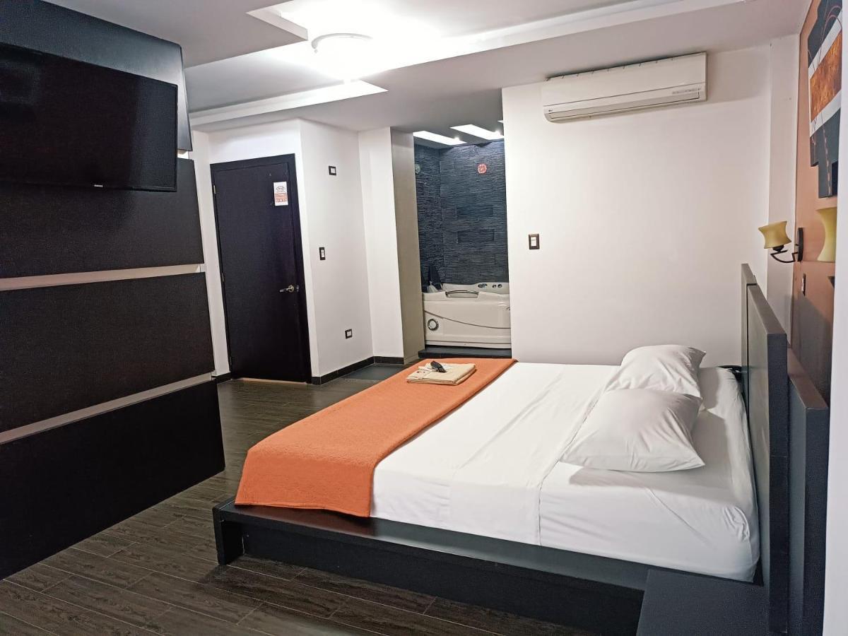 Hotel Quezada Hermanos Santo Domingo de los Colorados Eksteriør billede