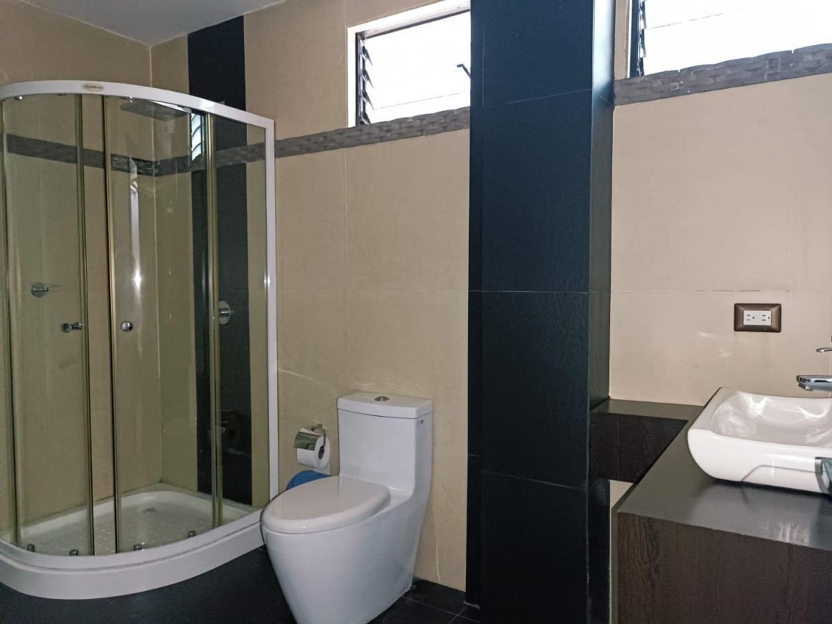 Hotel Quezada Hermanos Santo Domingo de los Colorados Eksteriør billede