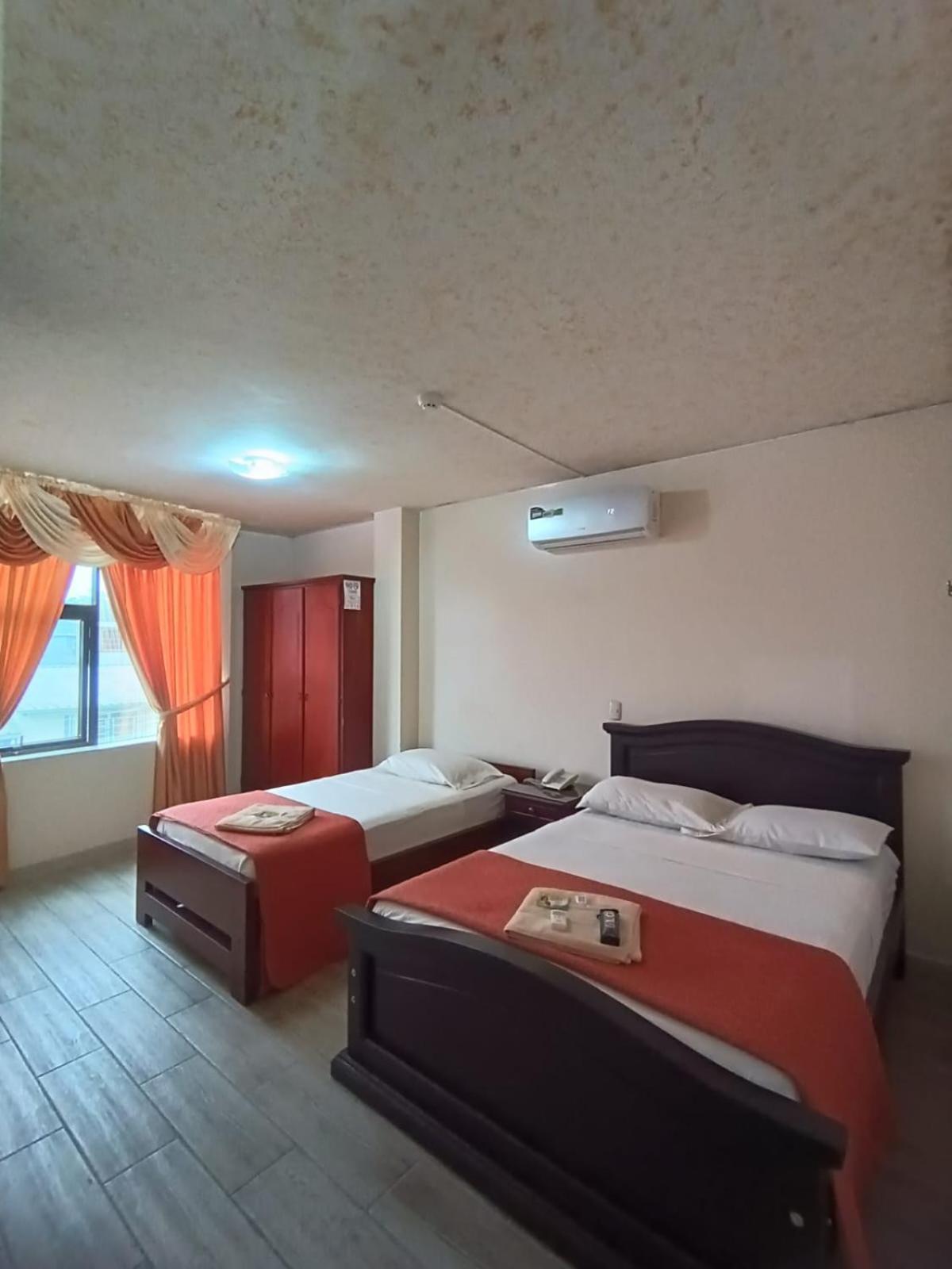 Hotel Quezada Hermanos Santo Domingo de los Colorados Eksteriør billede