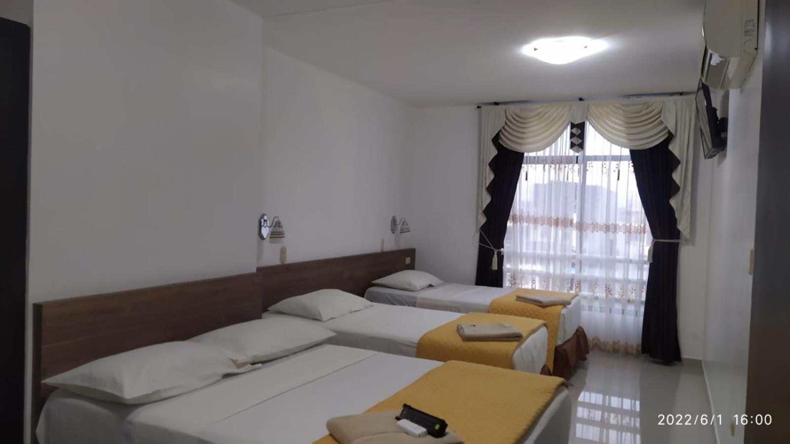 Hotel Quezada Hermanos Santo Domingo de los Colorados Eksteriør billede